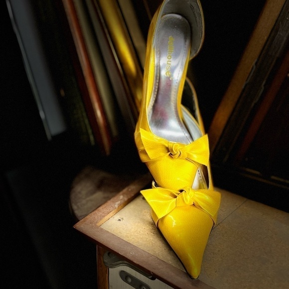 DOLLHOUSE YELLOW POINTED TOE STILETTOS HEELS WITH BOW - Picture 9 of 11